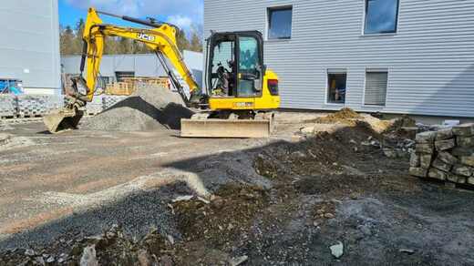Pásové rypadlo JCB 65R-4.jpg